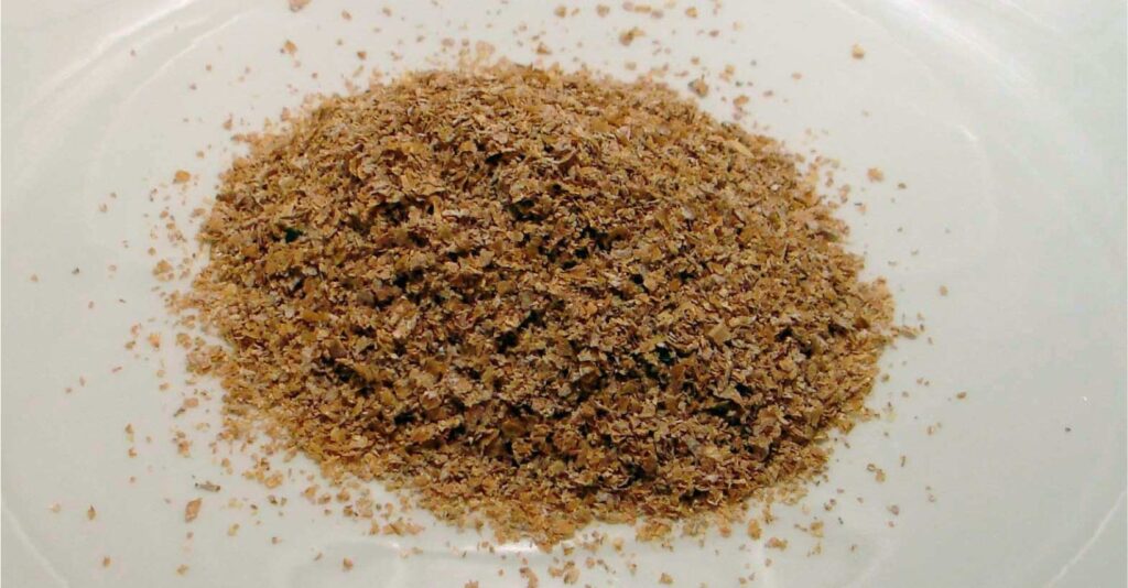 crusca di grano su un piatto